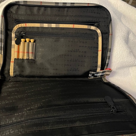 Vintage Burberry red golf zippered folder red w plaid border & 4 Burberry tees. - Picture 7 of 9